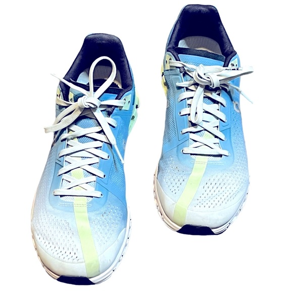 On Running Shoes - Women’s On Running On Cloud Sneakers Size 9 Blue